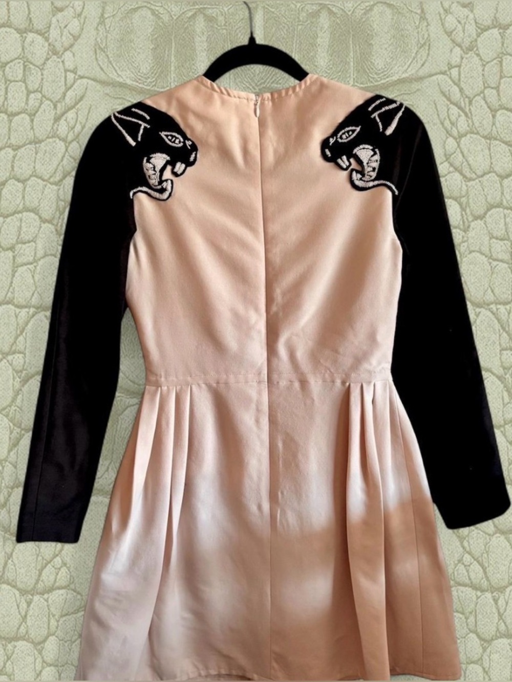 🖤SOLD🖤Valentino Garavani Pink Dress with Black Panther Shoulder Appliqués - Picture 2 of 5